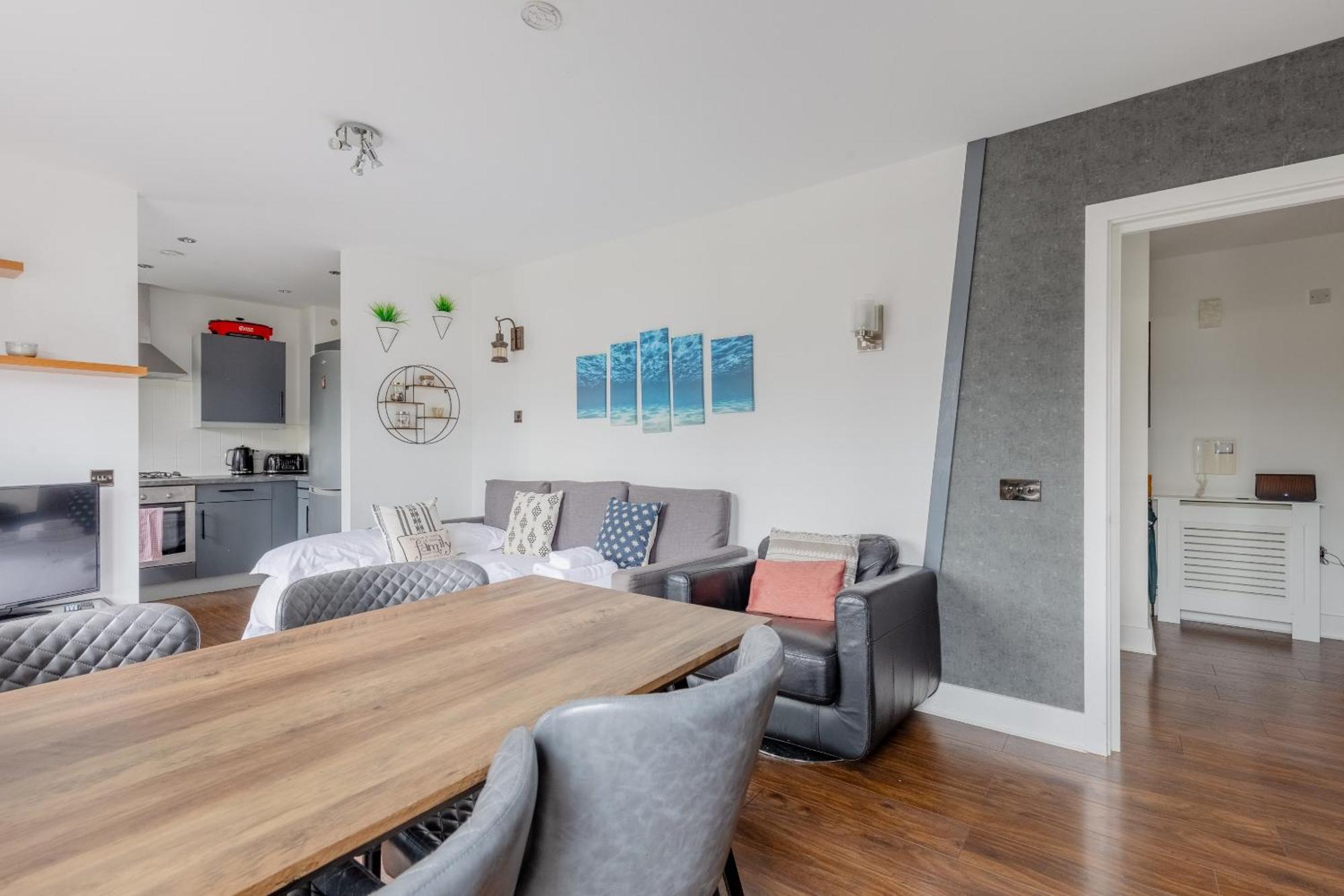 Bright 2 Bedroom Flat In Lambeth With Balcony Apartment *