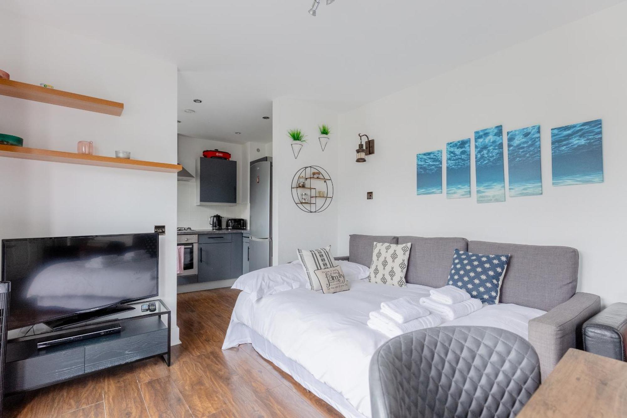 Bright 2 Bedroom Flat In Lambeth With Balcony London